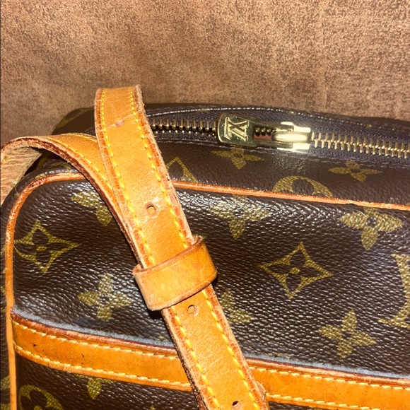 Louis Vuitton - Picture 4 of 13